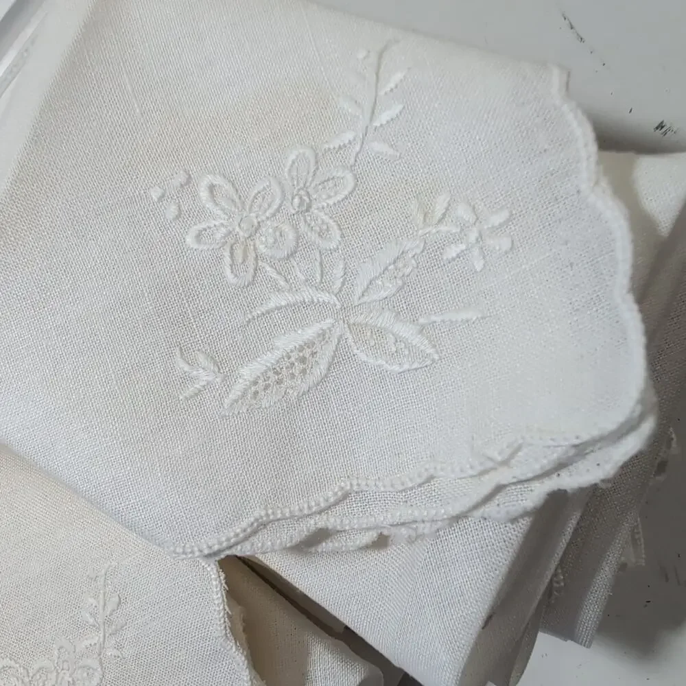 Vintage Set 25 Scallop Edged Embroidered Cloth Cocktail Napkins, 6.5